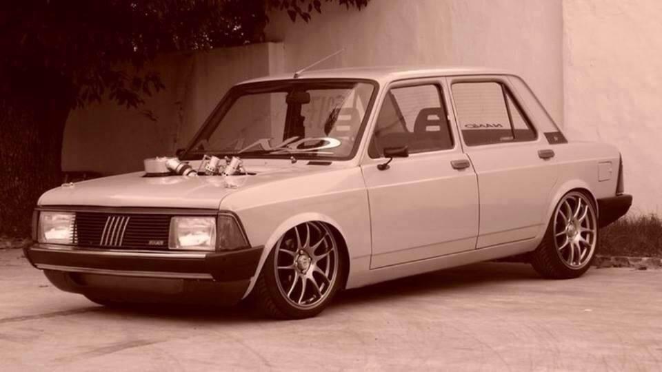 desfilando_bajo's tweet photo. Unodosocho 😍😍😍 #fiat #128 #terriblee 😍😍 https://t.co/QAvVypZgEI