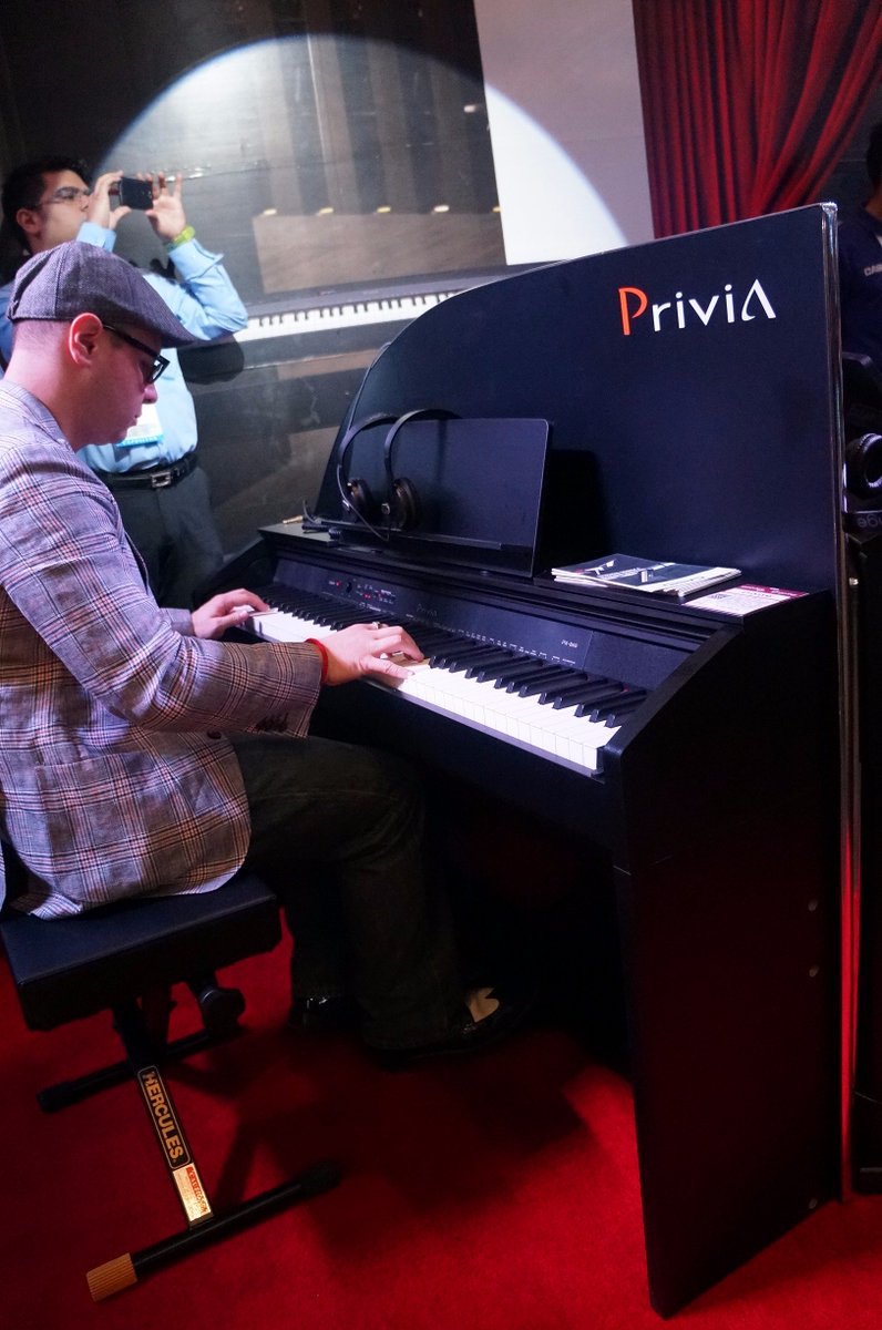 CasioMusicMXof's tweet photo. Comienzan a llegar las personalidades a @soundcheckXpo ¡Ven y vive tu momento Casio! #Gobeyondsound @davidbarandela https://t.co/g5Rdc02Tl6