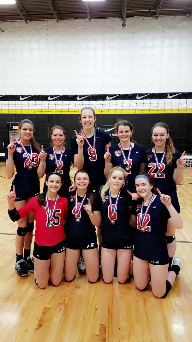 bluejaylee32's tweet photo. What a great way to finish the weekend!!! #proudcoach #h2volleyball https://t.co/imvZrpdZxz
