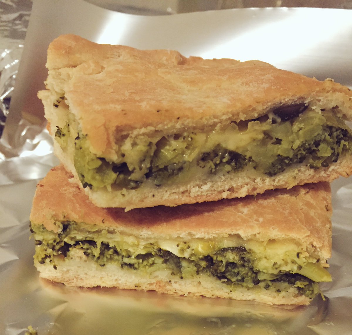 LuiSa_RzZ's tweet photo. Sicilian scacciata! #sicily #food #scacciata #bakery #weloveitalianfood #london #catania #masterchef https://t.co/NGgqwMd9cu