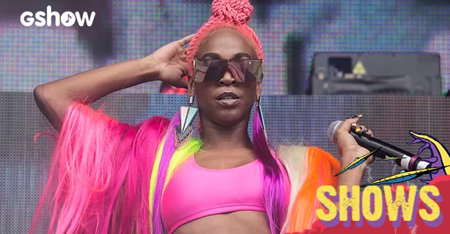 gshow's tweet image. .@karolconka recebeu a @mc_caroloficial e fez um show HISTÓRICO no #Lolla: glo.bo/1M0NlYM