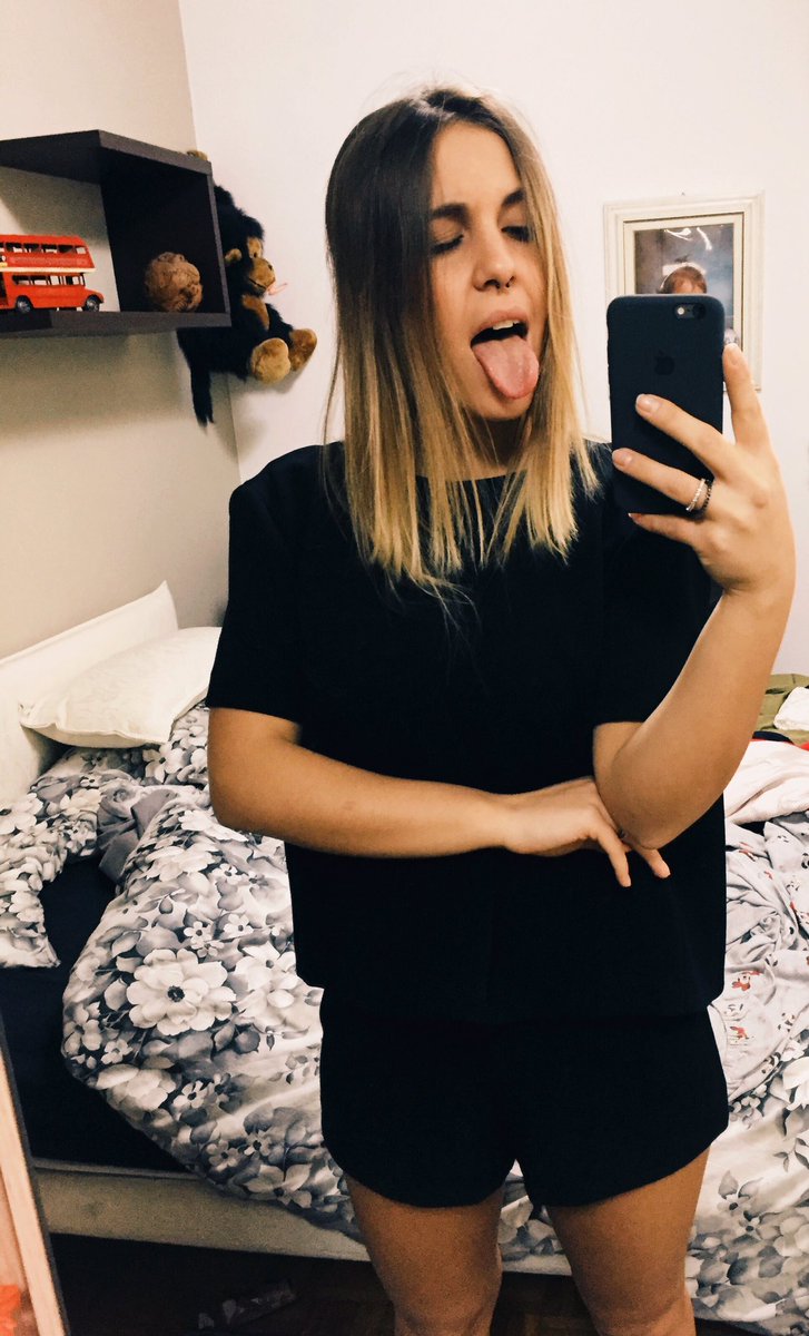 BortolinDebora's tweet photo. Tagliamo? 💇 https://t.co/CPRuUyElRh