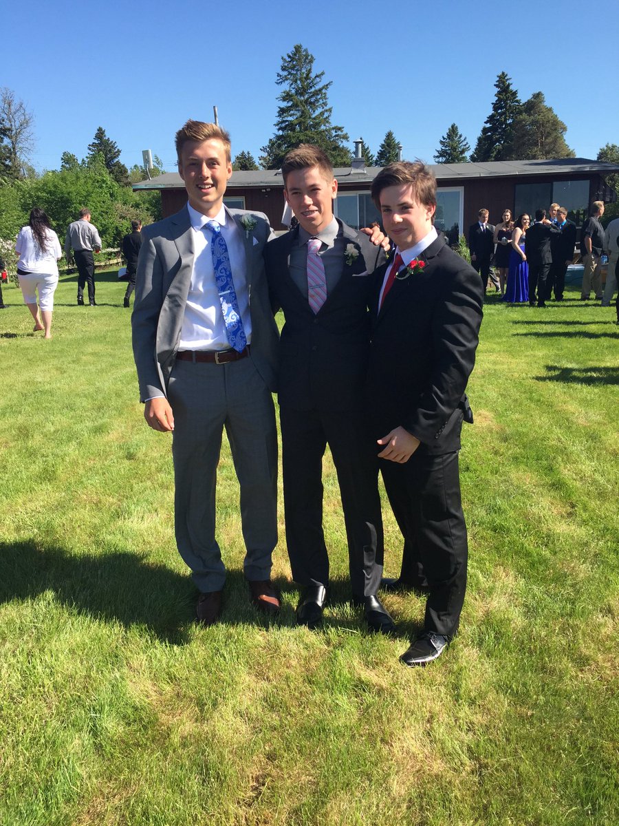 DavidJamieson17's tweet photo. Couple birthdays for the boys turning legal two years in a row #mtl2015 @scurrie32 @desmondgilmour https://t.co/zaMAI993TM
