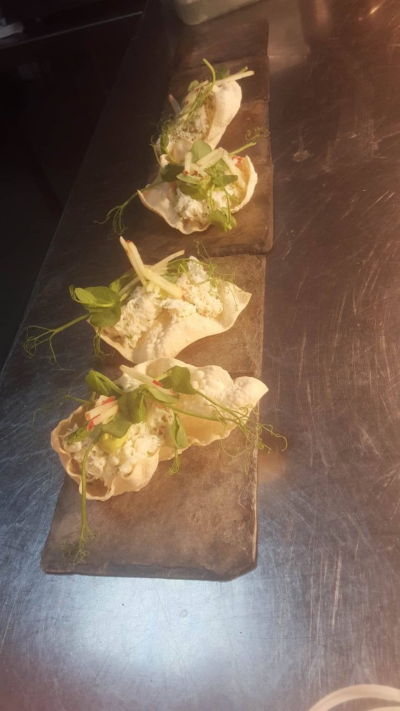 chefAJH's tweet photo. Tonight's snack's crab mayonnaise - crab apple - avocado - crab quavers @SIHarbour_Hotel @Harbour_Hotels https://t.co/abwvYrtvPW