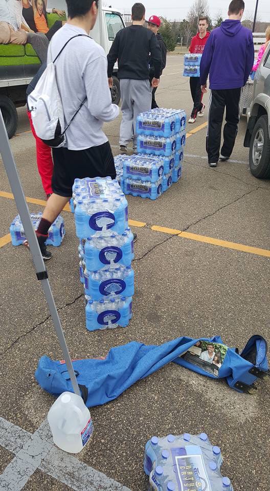 CleanFlint's tweet photo. LOAD THE TRUCK water drive was successful! @SunPrairieFB @YouMoveMeCo #cleanwater4flint #loadthetruck https://t.co/5DbdtCqfh8