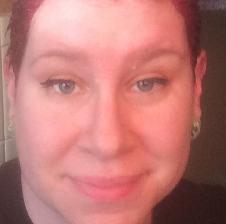 Penguinproblema's tweet image. Listening to #rentobc #dyingmyhair #beyou