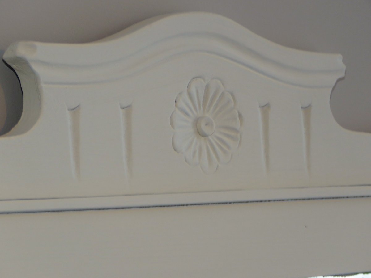 Repurposeful_UK's tweet image. Mirror, mirror! A few more images of my weekend paint transformation #anniesloan #oldochre