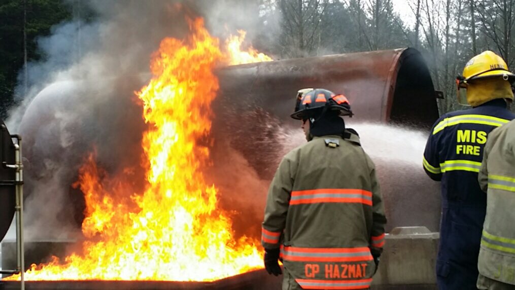 CPKCrail's tweet photo. CP's #HazMat team trains first responders during mock derailment exercise #ExVulcan @DRDC_RDDC #RailSafety https://t.co/szMZIjXyUj