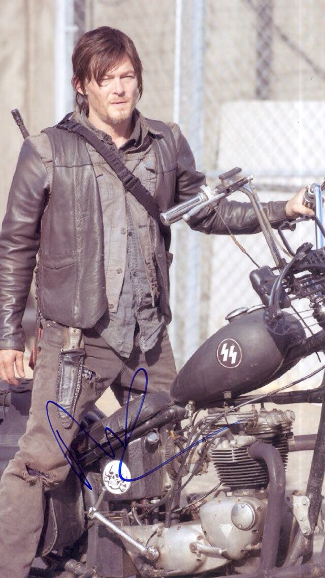 I am Rick grimes and I claim this sexy man right here love you <a href="/lokiofasgard221/">LokiKingOfAsgard</a> 😍😘