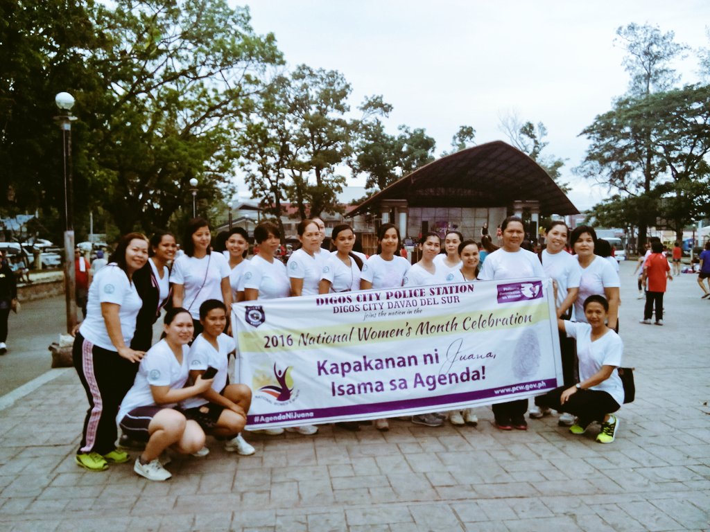 FTPDigosCityPS's tweet photo. 031216 FTP students together w/ Policewomen of Digos City joint the zumba activity for womens month celeb. @pnp_ts https://t.co/wlSCFRlU9V