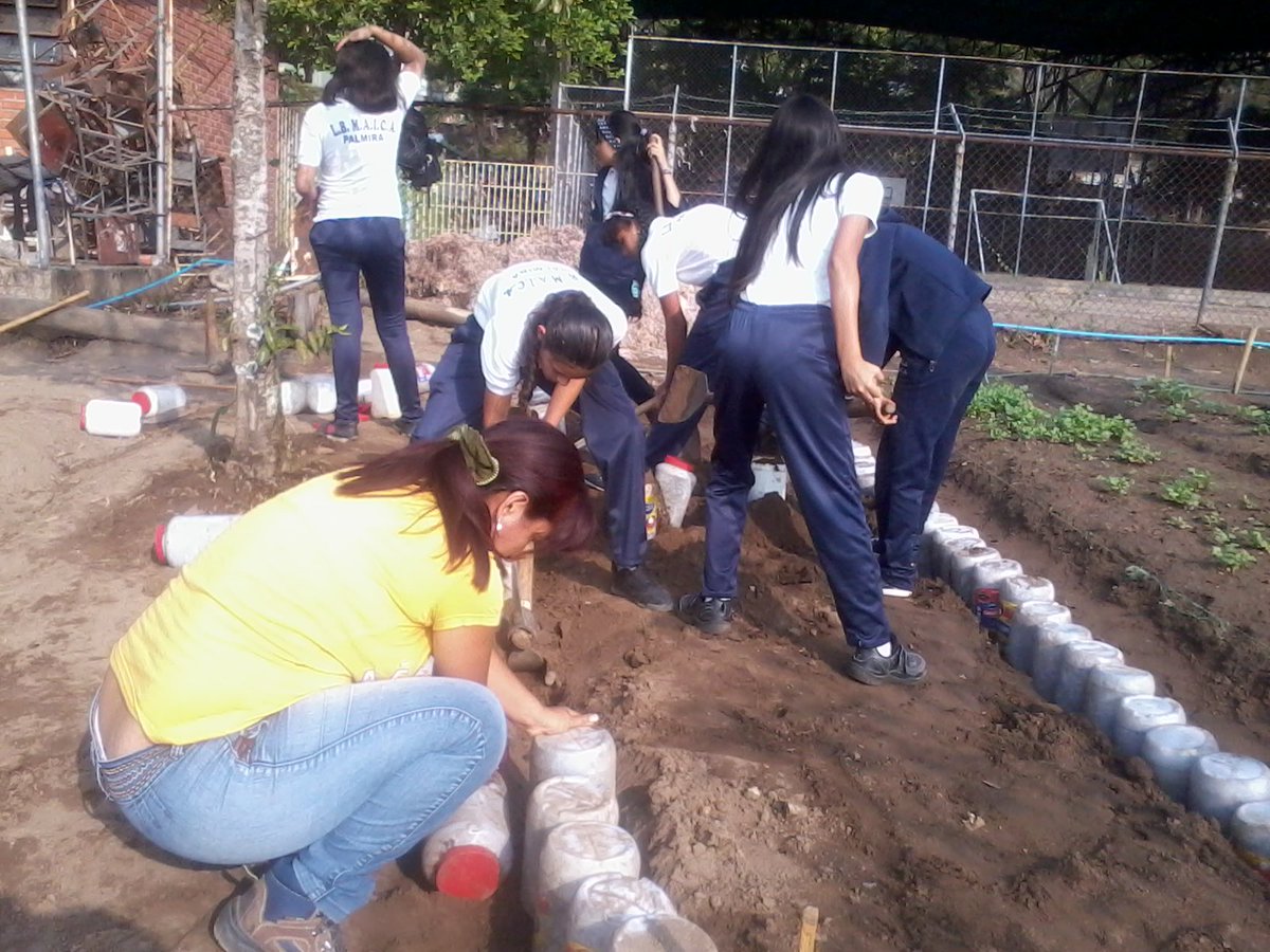 EPTMAICA's tweet photo. DE LA MANO DOCENTES Y ESTUDIANTES @NicolasMaduro @VielmaEsTachira https://t.co/xPLK2oobOs