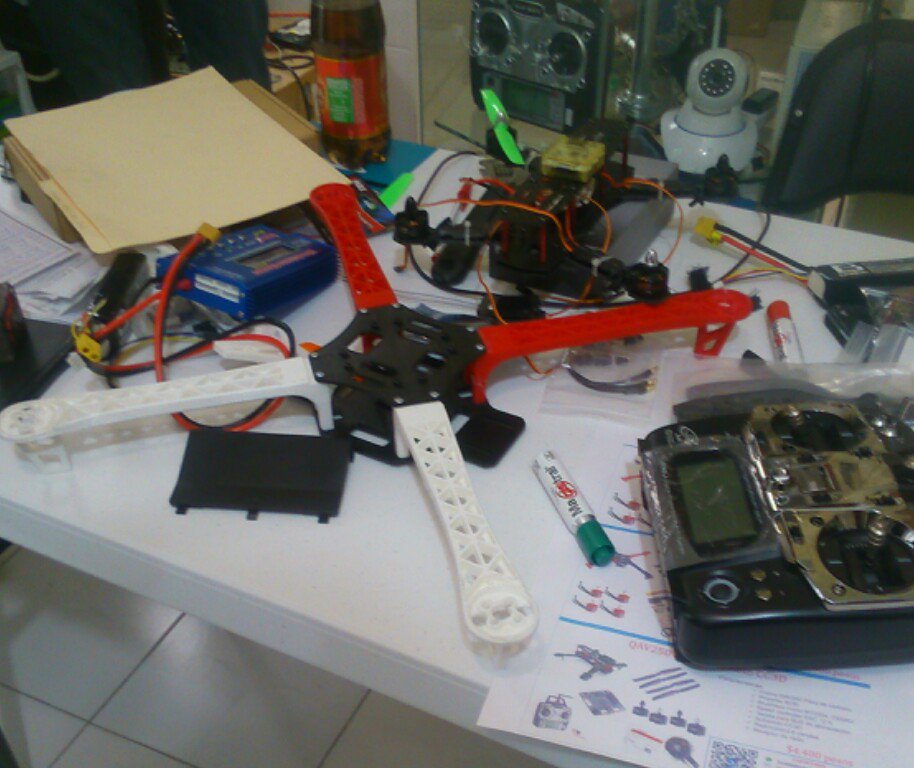 Laureen_02's tweet photo. Si los topográfos medimos el mundo, ¿pondré volarlo también? Yo sé que si! #armadodeDRONES #IPN !!! https://t.co/vYodmmSNo2