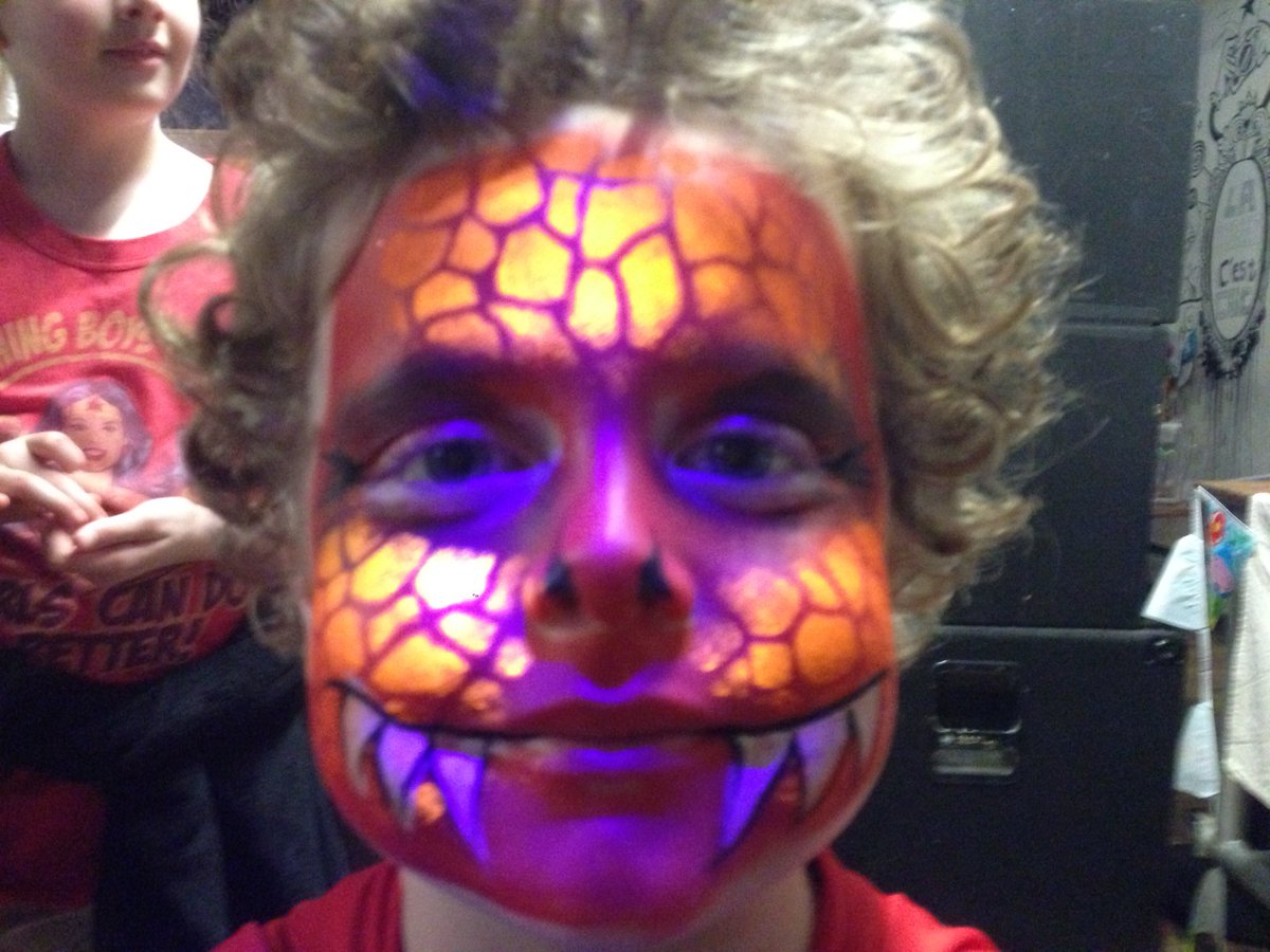 CraftyDoodleDo's tweet photo. Superb afternoon face painting @ClwbIforBach with #BigFishLittleFish. Here's a neon/uv dragon! https://t.co/KFgznMIRNT
