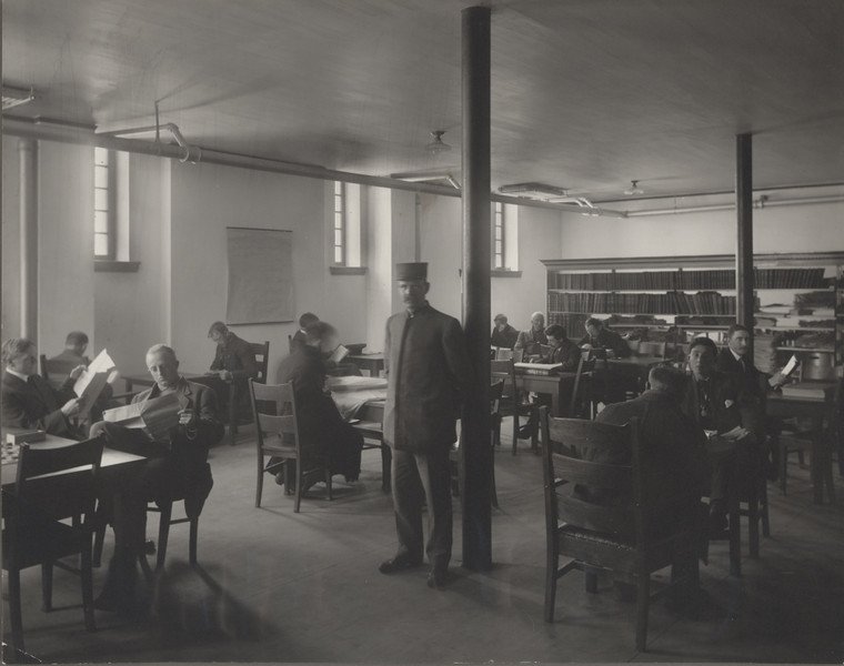 EPLdotCA's tweet photo. The men's smoking and reading room in 1914. Which branch is this? Enter at https://t.co/y3v5I5X7Cn to win #EPLtrivia https://t.co/3XVFg34Fxq
