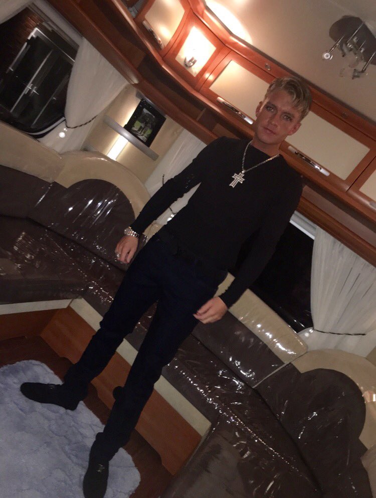 boysmith2014's tweet image. #saturdaynight #birthdaycelebrations