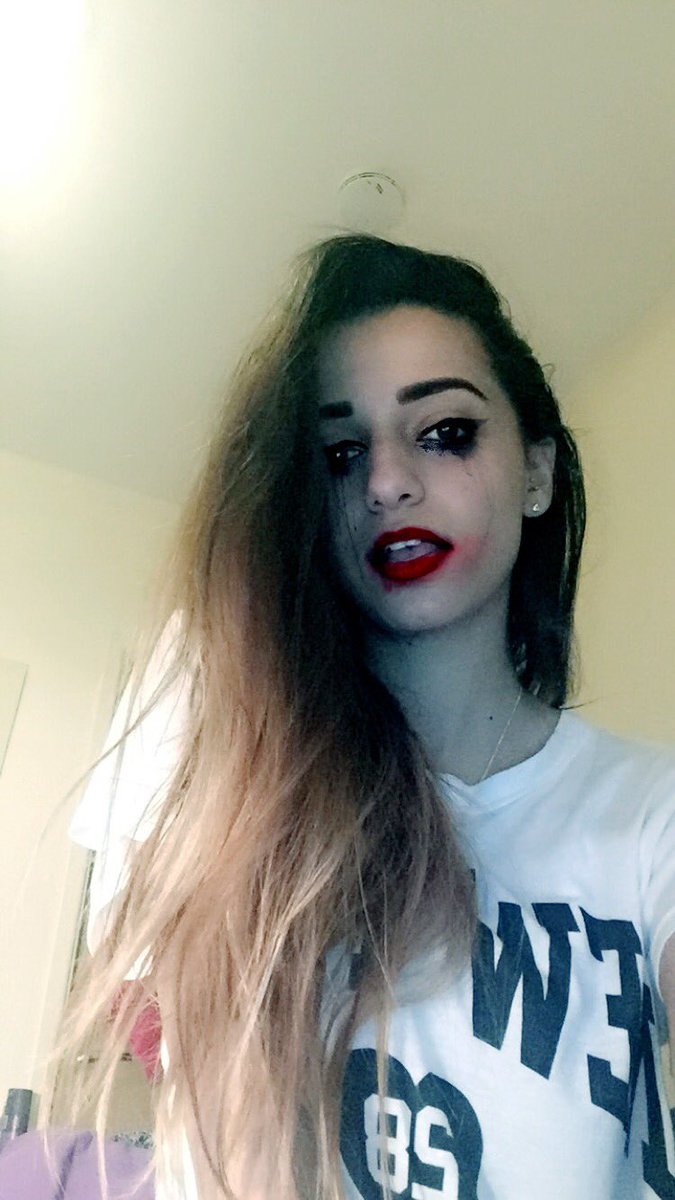 nazelozkann's tweet photo. lool #vampireme https://t.co/QTDt52EHGq