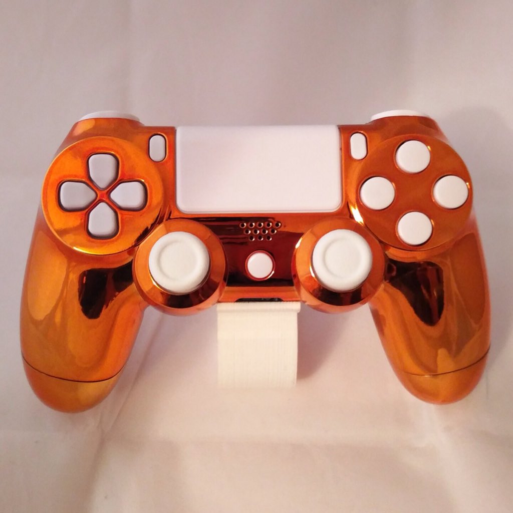 Primzstar_Modz's tweet photo. Custom chrome orange and white ps4 controller #customcontroller #chromeorange https://t.co/PgHquMbloq