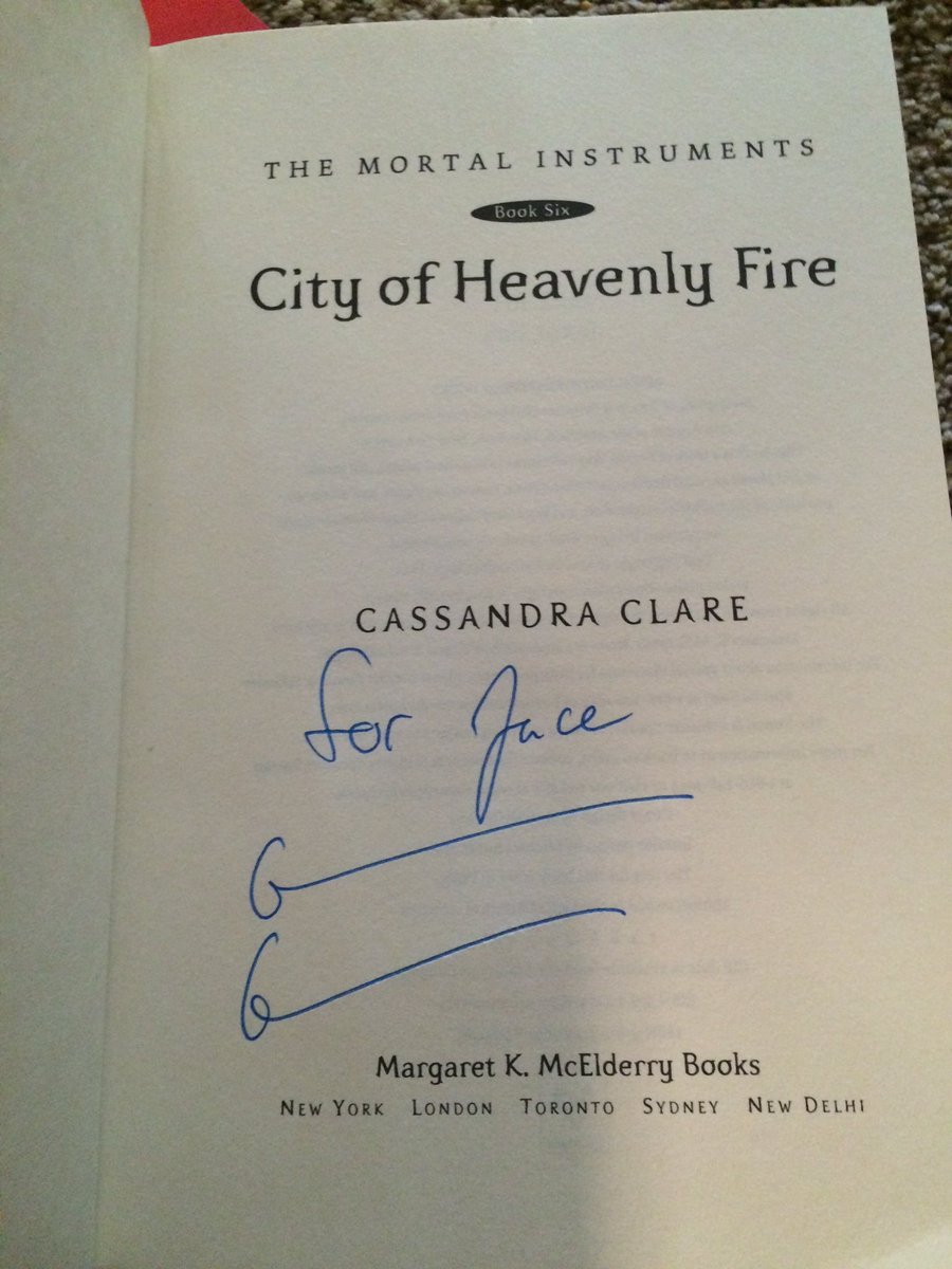 CassFHAuthor's tweet photo. @cassieclare @hollyblack @sarahreesbrenna are awesome!!  You ladies are my kind of weirdos!!  #ladymidnightomaha https://t.co/JEVQ4wg65i