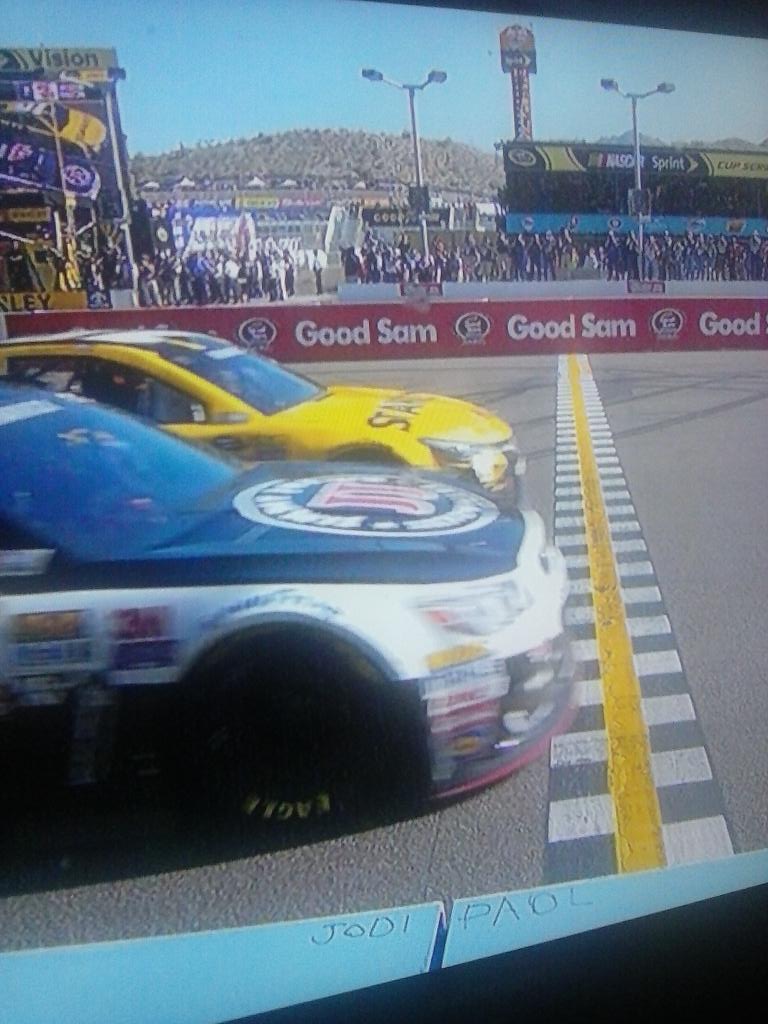 ClaySmith_33's tweet photo. 0.01 margin of VICTORY #harvicknation #nascargoeswest #anotherwinatphoenix 🏁🏁🏁 https://t.co/O9WcrRtZu5