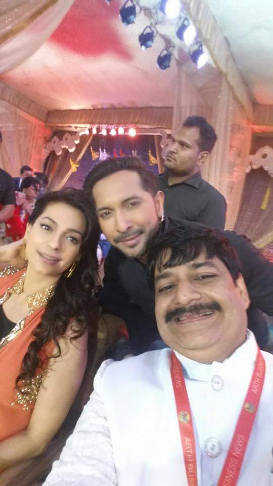 JuhiChawla_INA's tweet photo. @iam_juhi &amp; Terrence Lewis
with Anandam TV chairman Amit Sinha at the World Culture Festival #WCFDay2 https://t.co/LhDhUCIe0Z