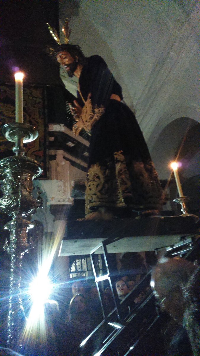 MiradyVed's tweet photo. Hoy, tras el Septenario, se ha procedido a la subida de Ntro Padre Jesus Nazareno al paso con la ayuda de ntros hnos https://t.co/e8vuFcUrZa