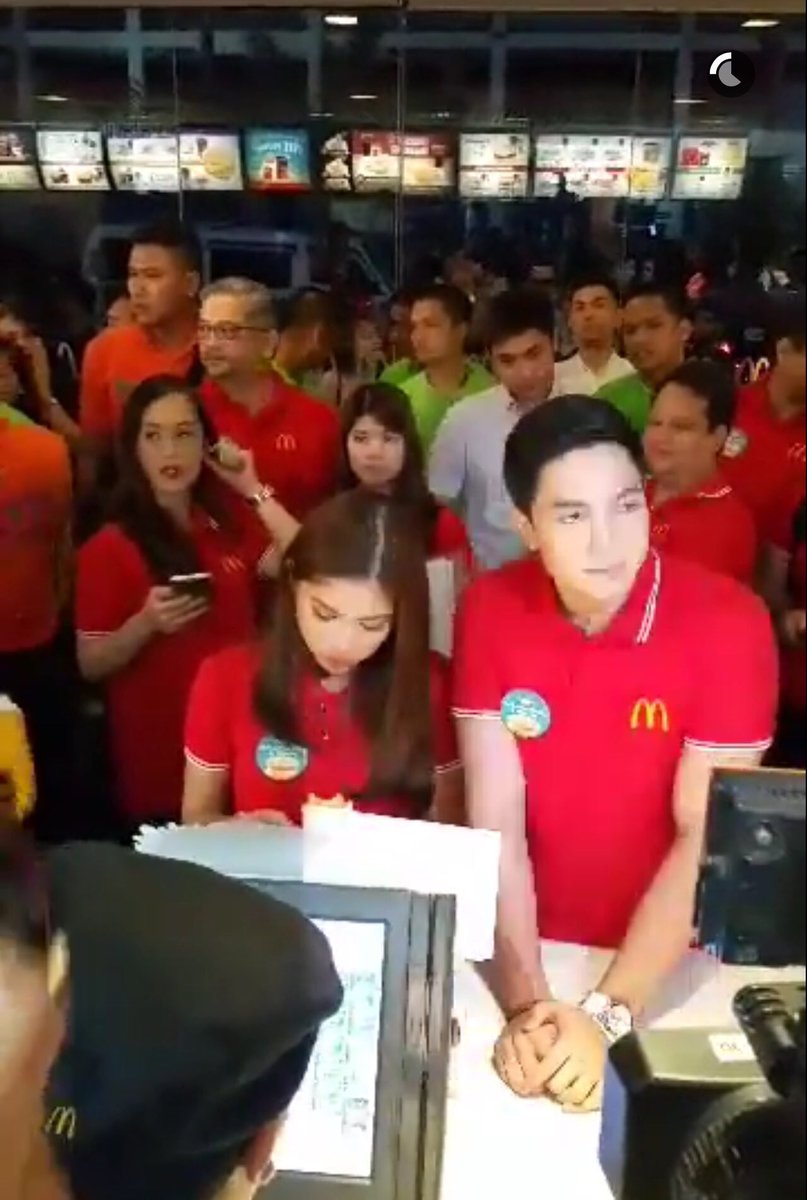 xxmainerichard's tweet photo. Grabe ang daming tao! Aga-aga ang haharot! 😭😂💕

#ALDUBSusiNgMansyon
#NationalBreakfastDay

👻tristan's &amp; pat's SC https://t.co/h173JJgUGX
