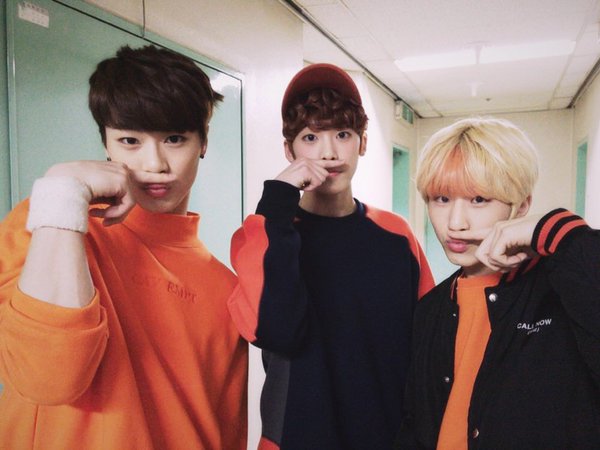 6ASEUTRO's tweet photo. 대기실 파파라치💣 #심플리케이팝 #아스트로 #숨바꼭질 https://t.co/HICTPVht0e