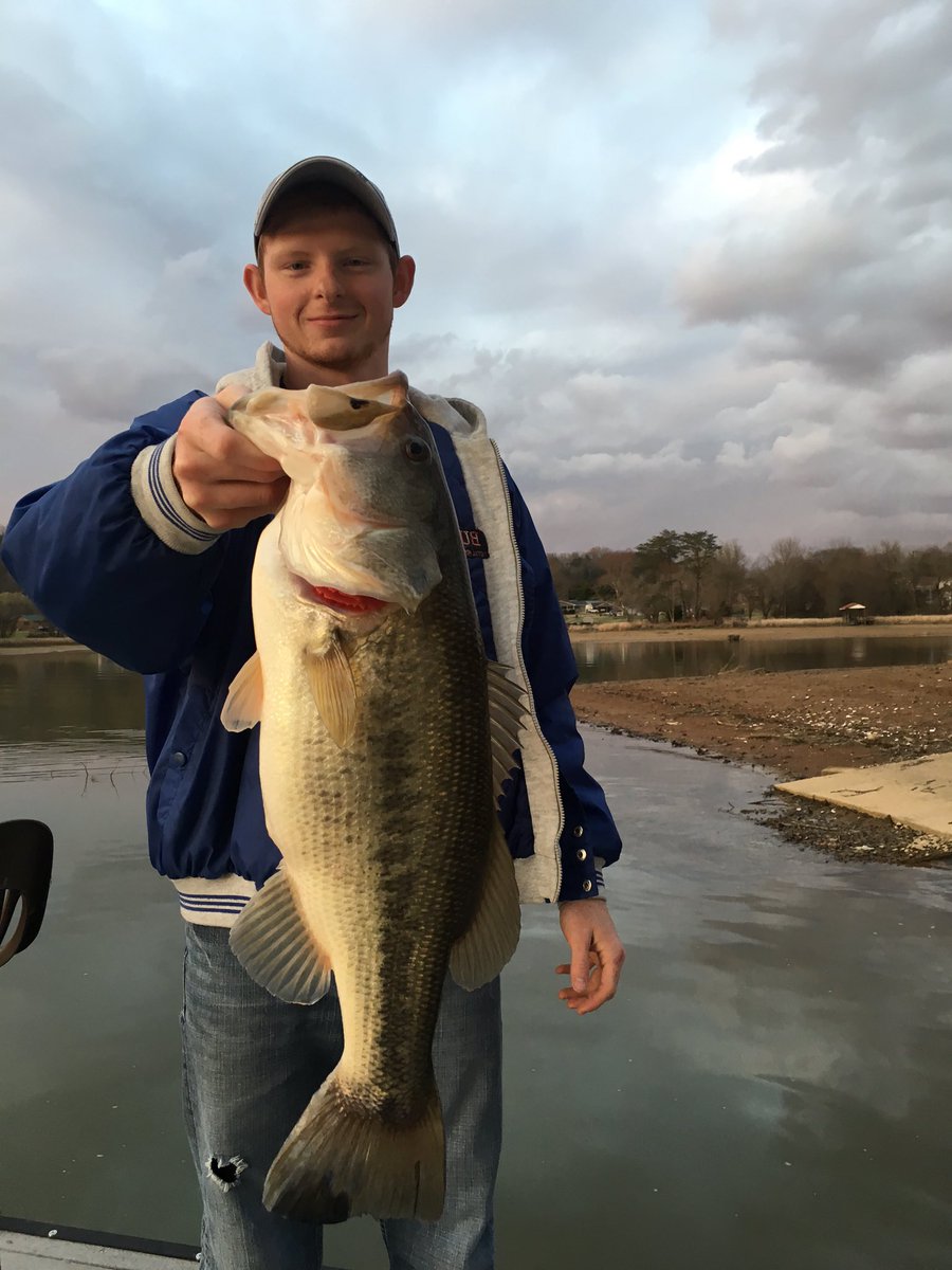 BassFishnTips's tweet photo. RT @WallisDevin: Told ya to stay tuned!! #bass #fishing #noboatneeded #elitelake @BASS_nation @ripnlips1807 https://t.co/mcqG001z3f