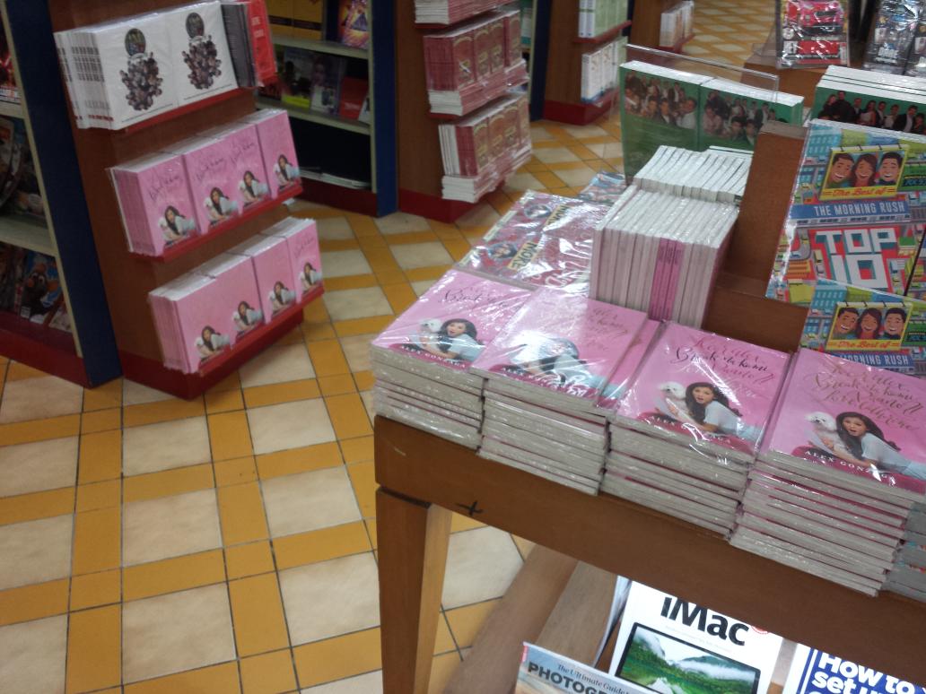 emillionaires09's tweet photo. First #DearAlexBook pa lang meron dito sa Cubao!😞😂 #Patience #AntayLang 👍 https://t.co/8QFZ6EXPqh