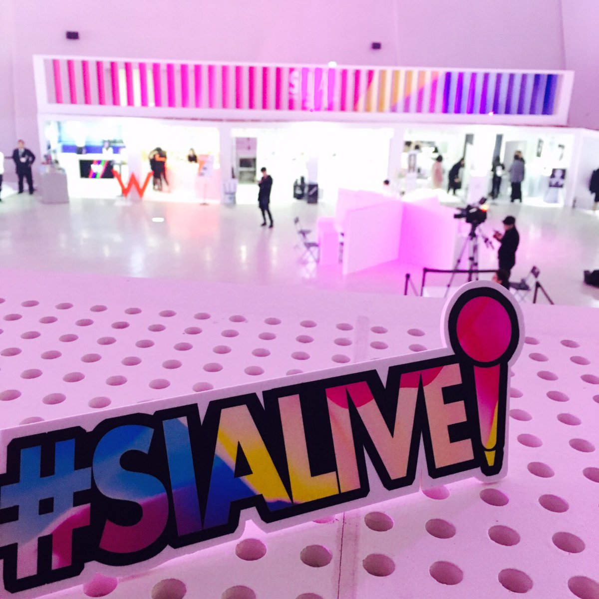 twt_sia's tweet photo. #sia2016 #SIALOOK #DDP #AWESOMEPIG #์ด์ธํผ๊ทธ SIA LOOK Style Session OPEN! 14 12:00-22:00 / 15 12:00-17:00 https://t.co/DXSRGB00Zl