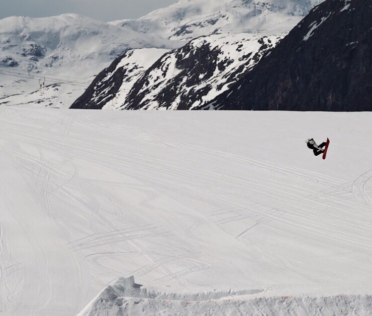 freshpowteam's tweet photo. #FreshPow Approved! ✔️
Launching the method!
#snowboarding
🏂- Mads Jonsson 
🌎- Norway
📸- Jeff Curtes https://t.co/g9zgNrwc9f