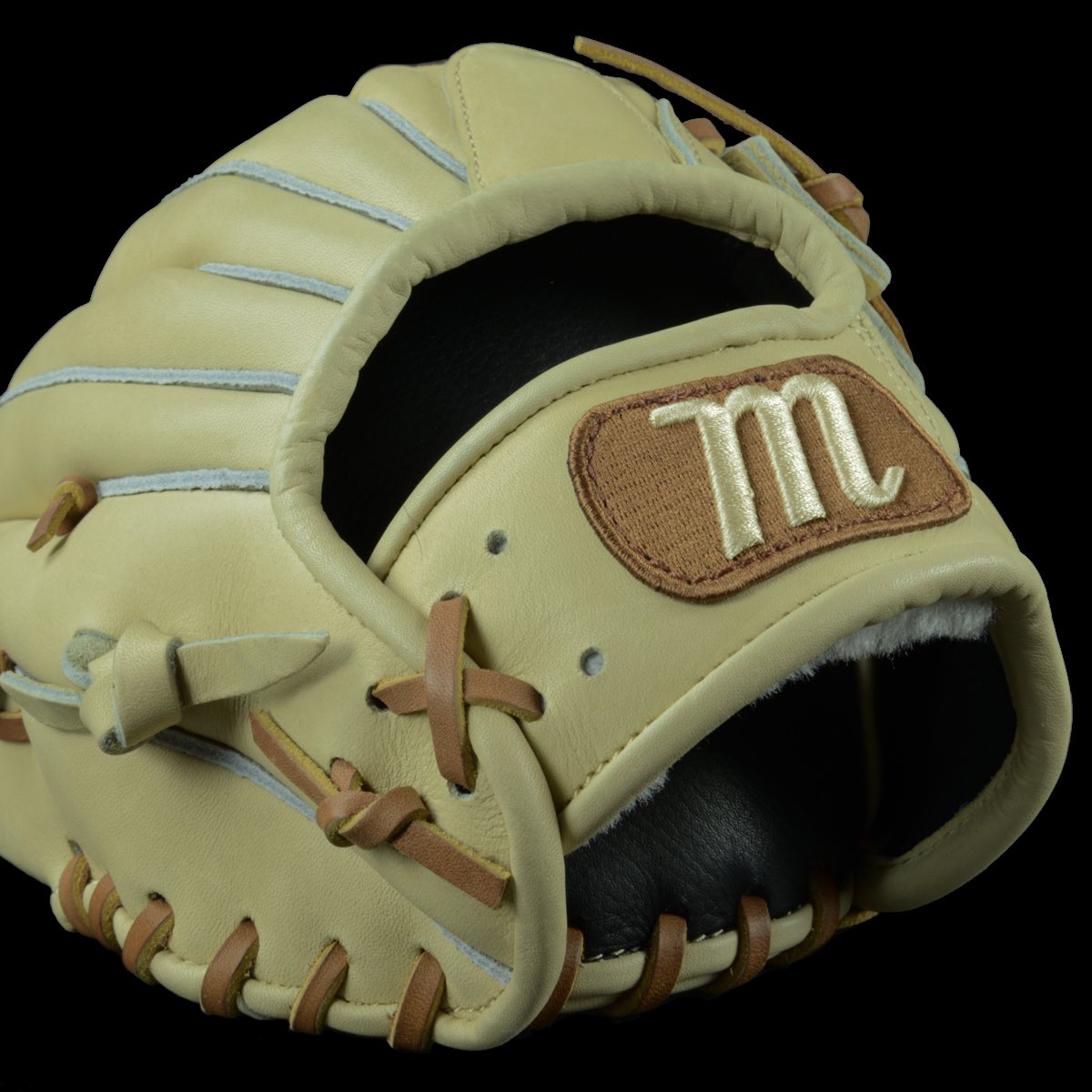 MarucciSports's tweet photo. #HTGSeries #MarucciLeather https://t.co/e3UyOaPu1K