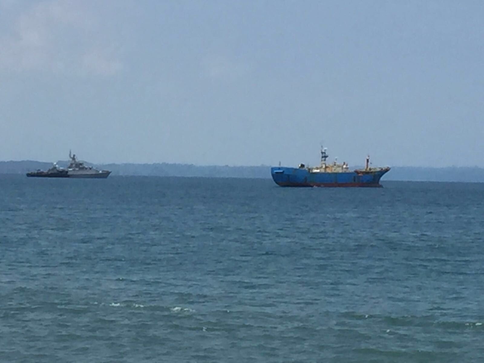 Twitter @Jokowi Kapal FV Viking (Biru) yang menjadi incaran 13 negara berhasil ditangkap Angkatan Laut Indonesia