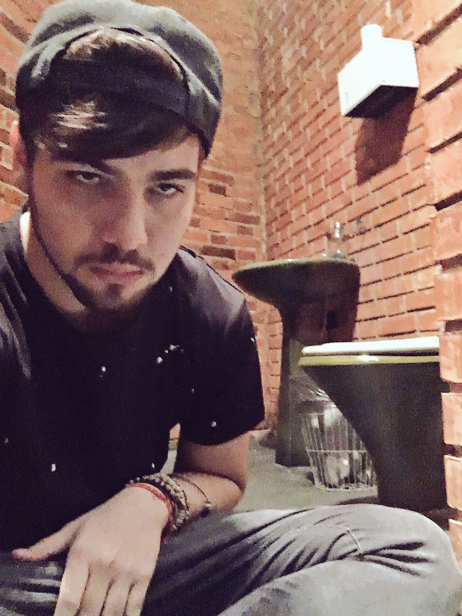 t3ddyyyyy's tweet photo. eu hoje https://t.co/thhQ7Sfs9f