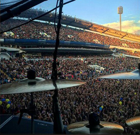 1Dbestcrowds's tweet photo. OTRA Helsinki https://t.co/xHbkk2ajlf