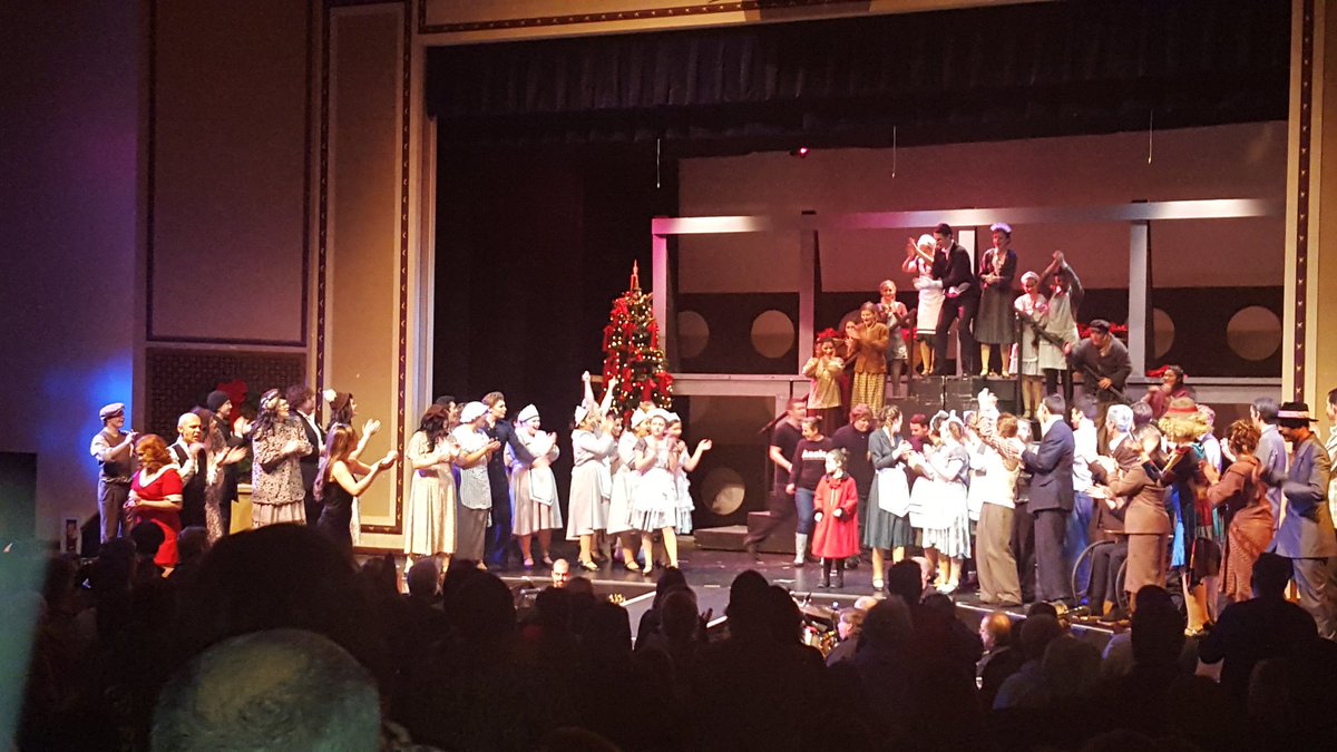 vintagefball's tweet photo. Phenomenal performance of Annie today!!! Singing, acting, dancing, theatrics were all on point! Still in awe 💃👍👏🎤🎶🏆🔥 https://t.co/ivGWQd3YiK