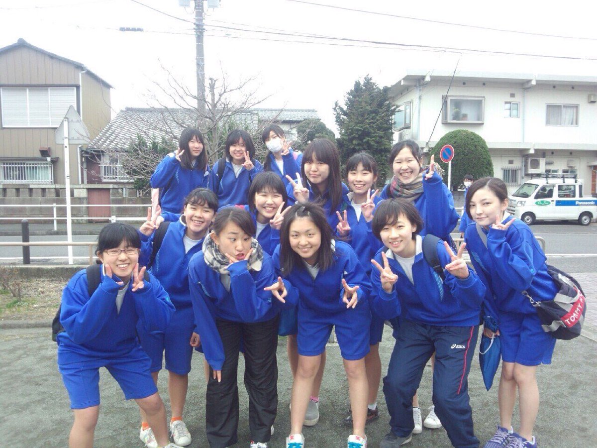 YURI_19990824's tweet photo. これからもう１年か。
最後の一ヶ月くらいは結局楽しかった😁😁😁
またみんなでR.Y.U.S.E.I.踊りたい。笑
てか…ほんとに痩せたな、私。😳😳😳
顔ぱんぱん。笑
#卒業
#１年後
#39HR https://t.co/Ero2LEkkJL