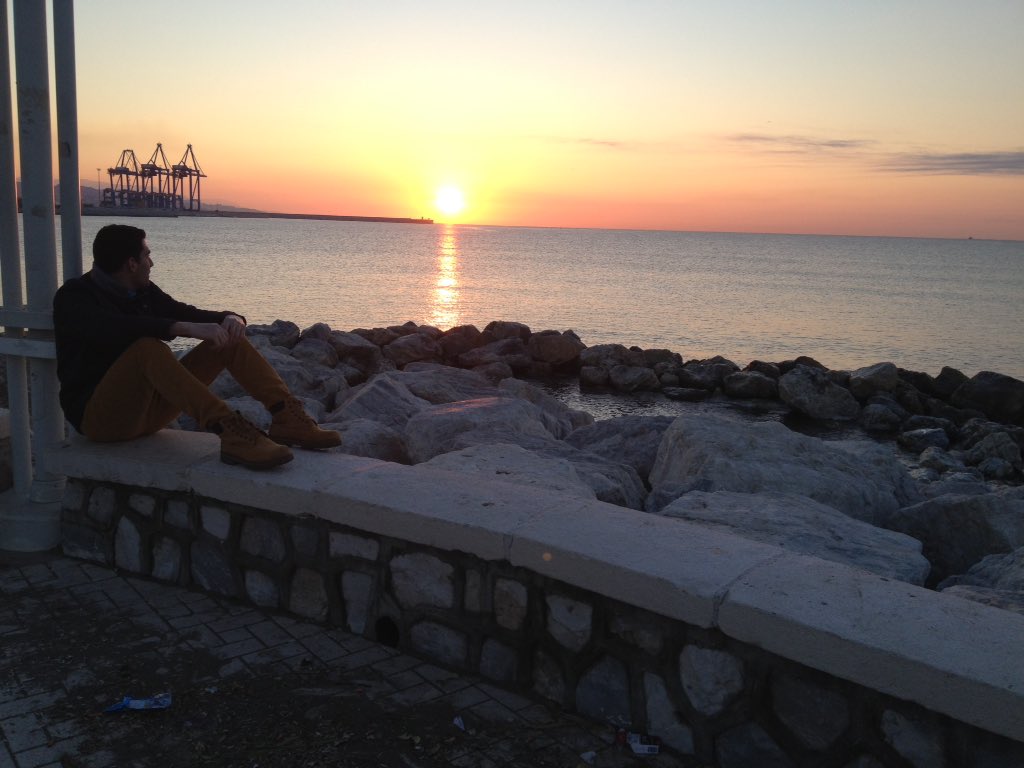 Chemacr16's tweet photo. Amanecer en la playa y dormir en Ciudad Real, que injusticia!! #BN #LoTipico https://t.co/nIFUHViAeE