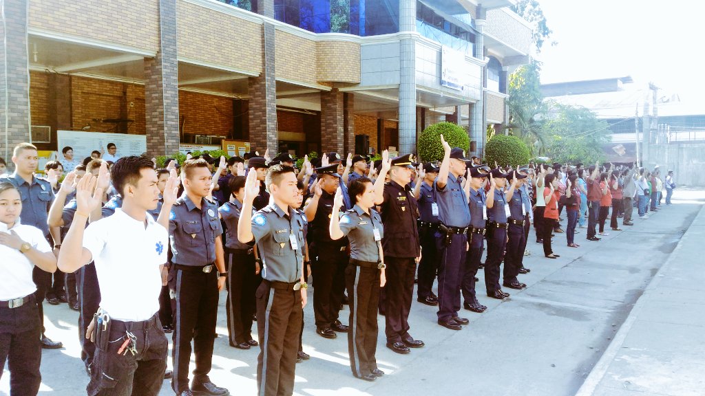 FTPDigosCityPS's tweet photo. 031416 FTP students together with Govt employees of Digos participated the monday flag raising ceremony . @pnp_ts https://t.co/BlfRIWom4f