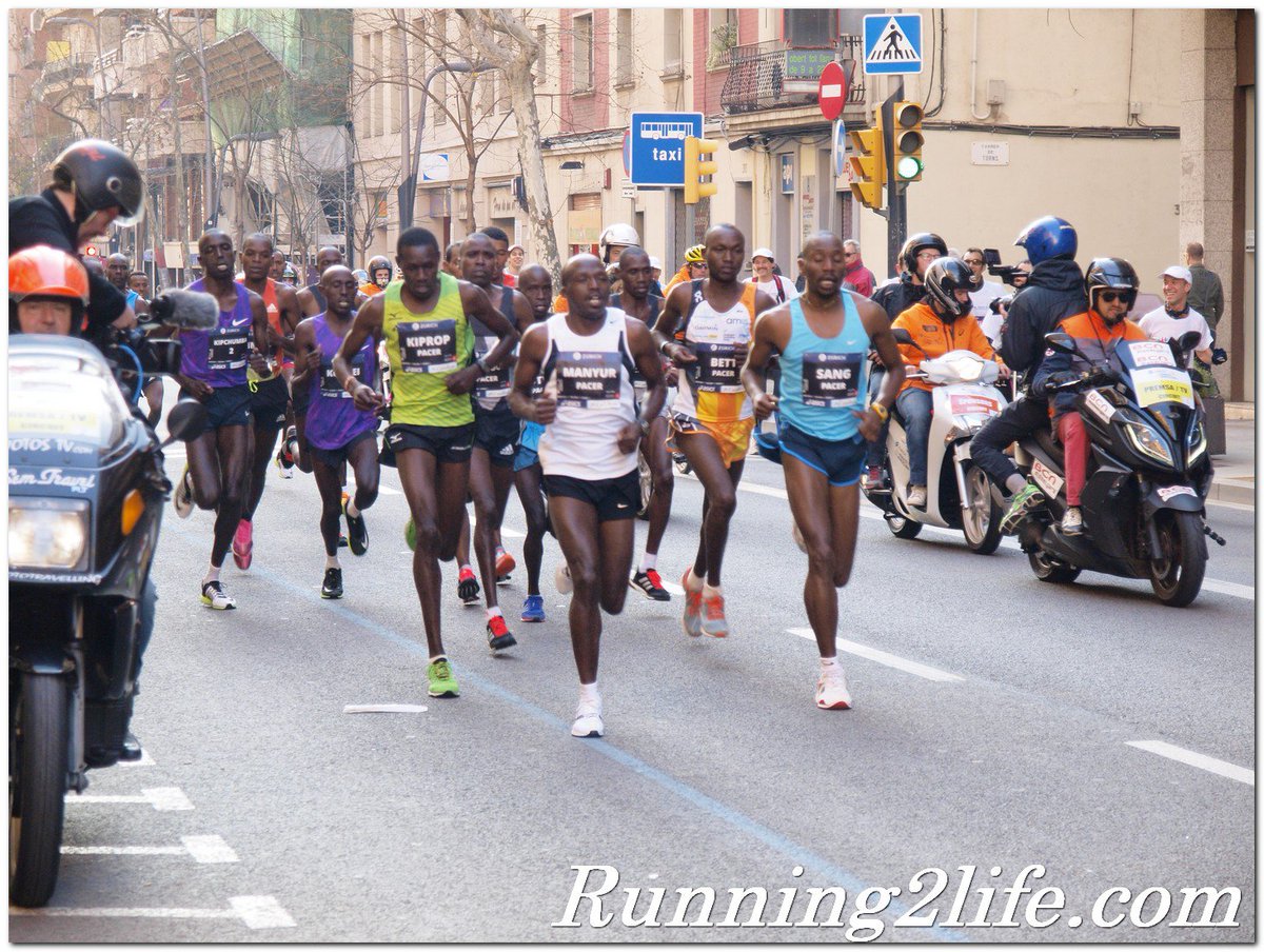 Running2life's tweet photo. RT Más de 2000 fotos de la @maratobarcelona https://t.co/JpDGWF4G47 #maratobarcelona #zurichmaratobarcelona https://t.co/Bz84S0y3S8