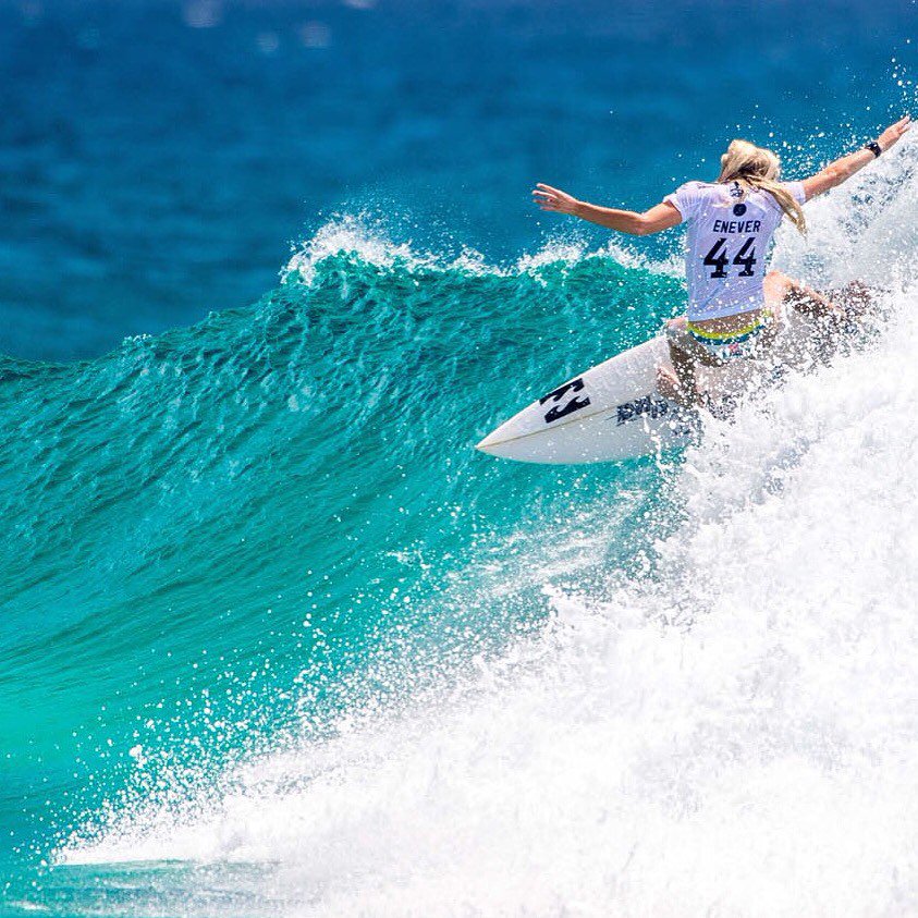 lauraenever's tweet photo. Electric blue office ! #roxypro Stop 1 of 10 . Excited for more #44 https://t.co/mANpiaV5ec