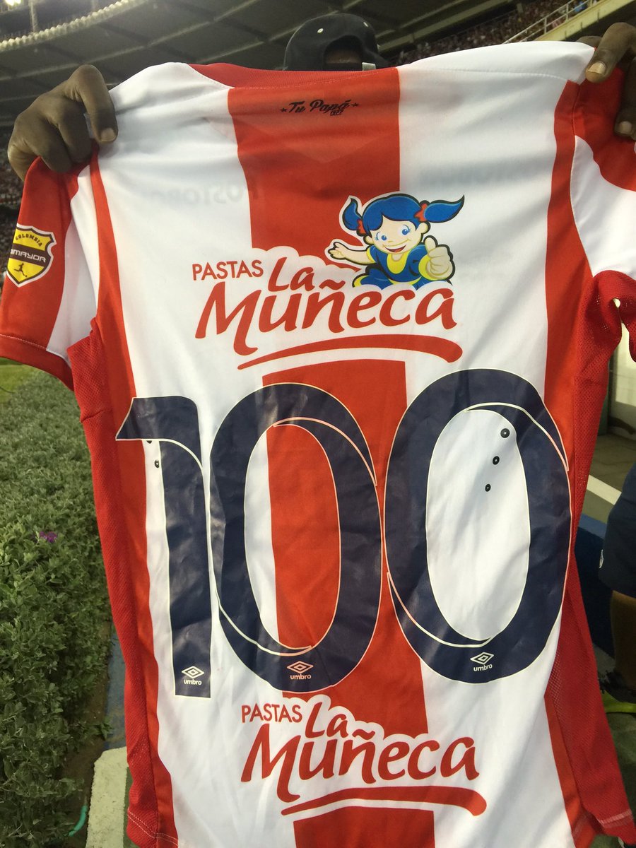 JuniorClubSA's tweet photo. Felicitaciones a nuestro goleador @RobertoOvelarM 100 goles en su carrera como profesional. Ya son 24 con Junior. https://t.co/YD1AFPK5yu