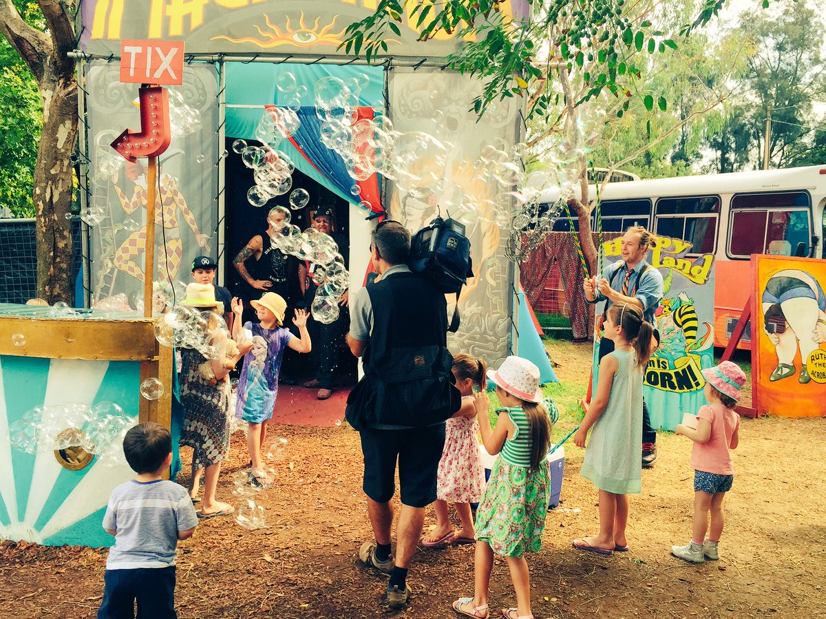 Gia_Loukes's tweet photo. Kids loving the last day of @adelaide_fringe. After a record breaking yr, organisers are already planning for 2017. https://t.co/W1xtR7x28H
