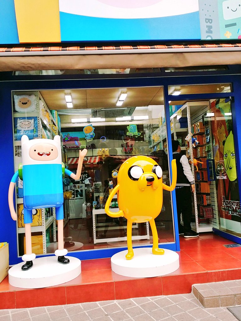 00HC__'s tweet photo. 어제 혼자 홍대 카툰네트워크 스토어 다녀와따! https://t.co/LF1zZVMkLk