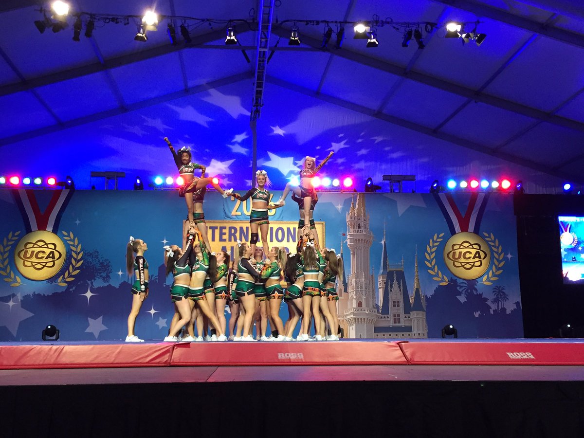 UCAupdates's tweet photo. Creative pyramid and synchronized bhs from Iowa- Senior Slashers! #UCAallstar https://t.co/Hj9sXGe8gx