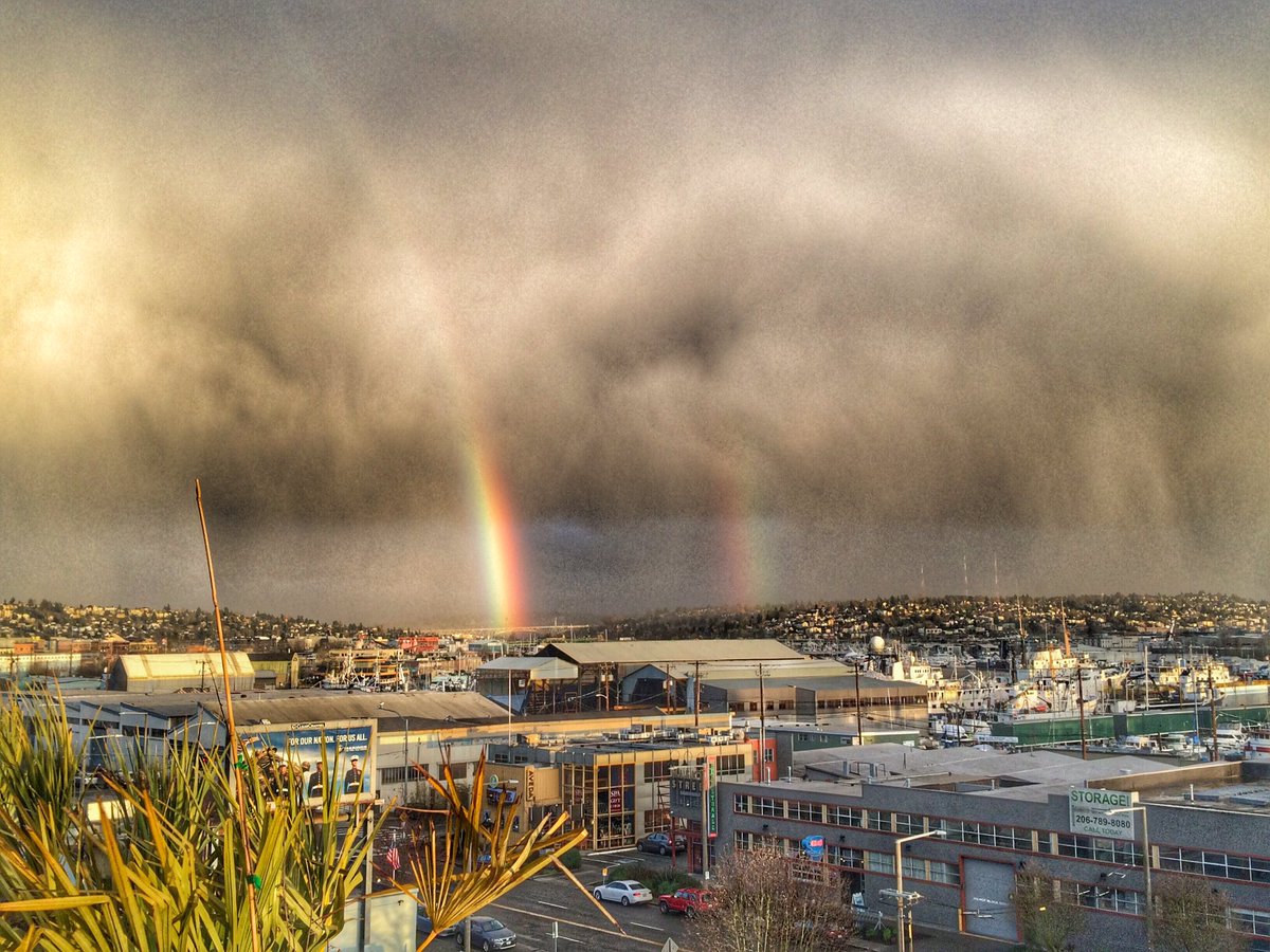CMitch3505's tweet photo. Dang! Today was cool. Shot this from my porch in Ballard. #seattlewind #Ballard #Stormageddon https://t.co/EVphFIy85W