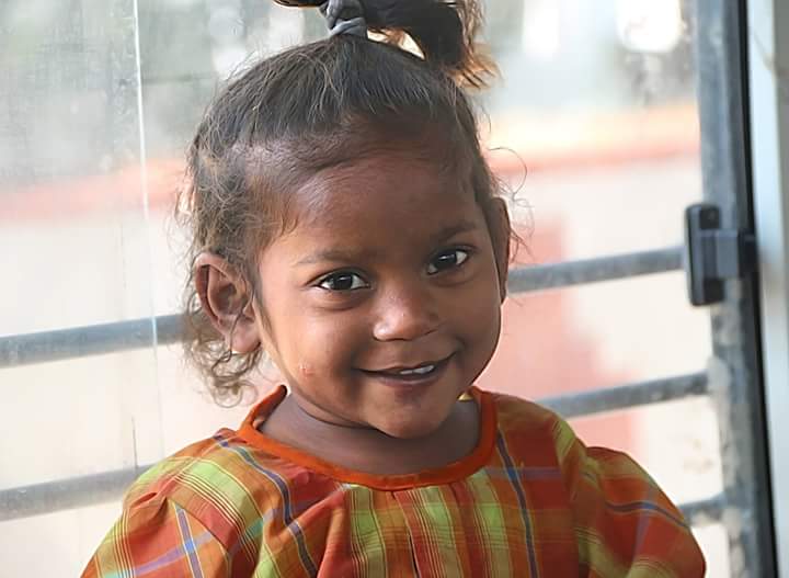 AasraaTrust's tweet photo. Soni, 5, daily attends #MobileLearningCentre. She likes #paint & #visuallearning; impacting 75 kids daily! https://t.co/gqT56KFS87