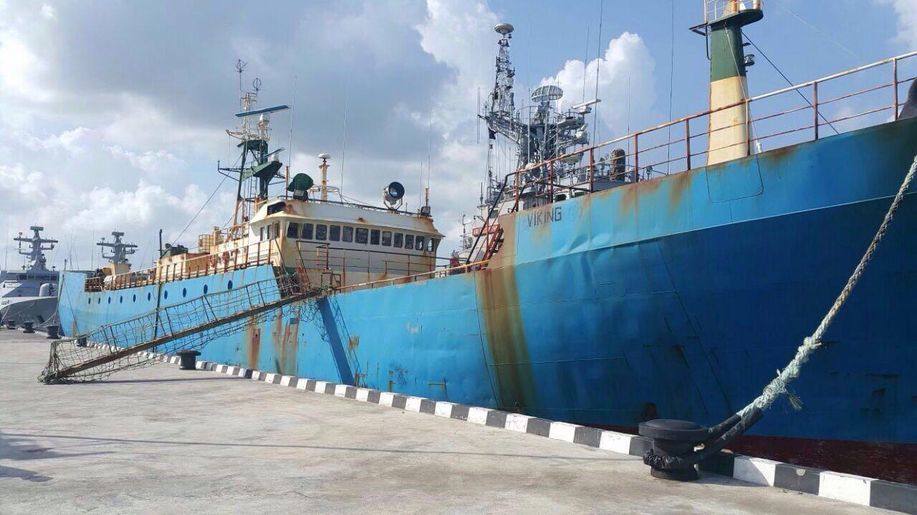 detikcom's tweet photo. FV Viking, Kapal Pencuri Ikan Buronan Interpol Akan Ditenggelamkan di Pangandaran https://t.co/BofNe9SKU9 https://t.co/8P4tEKKZyp
