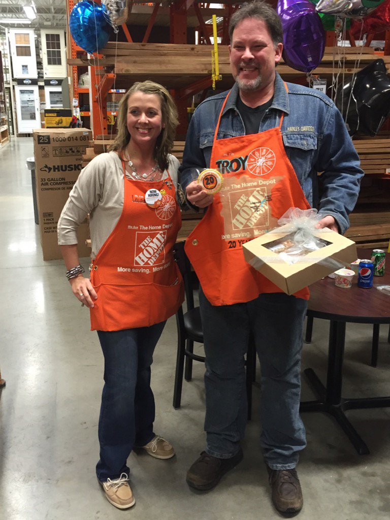 lauracook131's tweet photo. Celebrating 20 years with THD is Troy from 2820!  Congrats on your milestone anniversary, Troy!  #HD2820 https://t.co/Q03lmouiNA