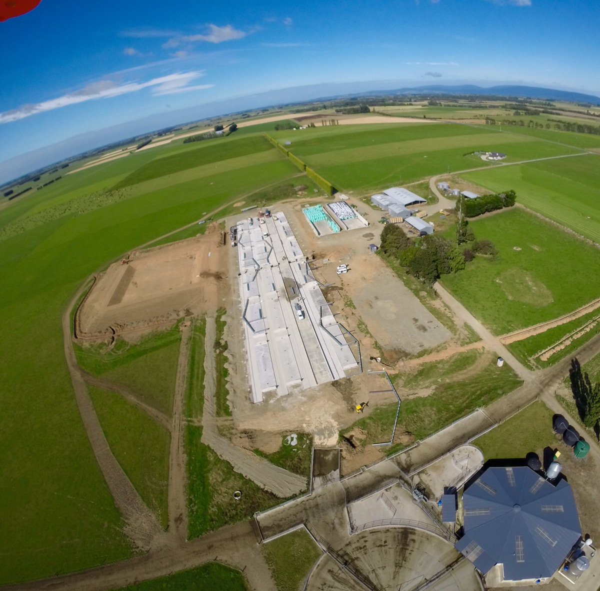SouthlandFarmSv's tweet photo. Progressing well at our 720 Cow Barn!
#SFS #ComfortCowBarns #DeLaval #BirdsEyeView #MilneBuilding #StodartBuilding https://t.co/LEF1a7IWLp